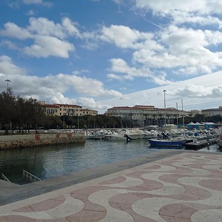 Appartamento Con Incantevole Vista Mare ลีวอร์โน ภายนอก รูปภาพ