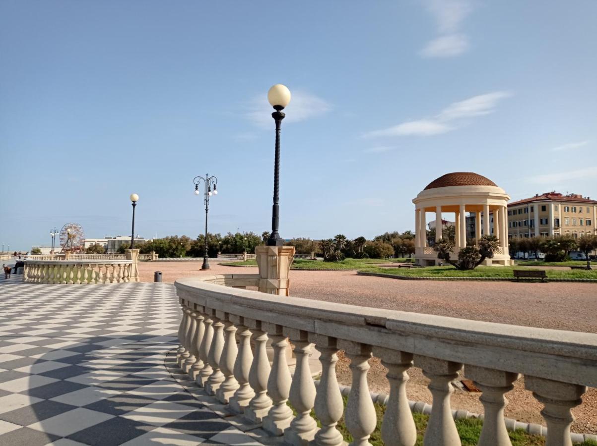 Appartamento Con Incantevole Vista Mare ลีวอร์โน ภายนอก รูปภาพ
