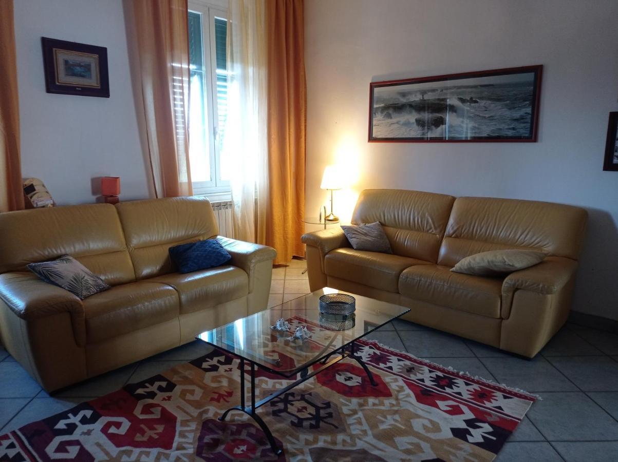 Appartamento Con Incantevole Vista Mare ลีวอร์โน ภายนอก รูปภาพ