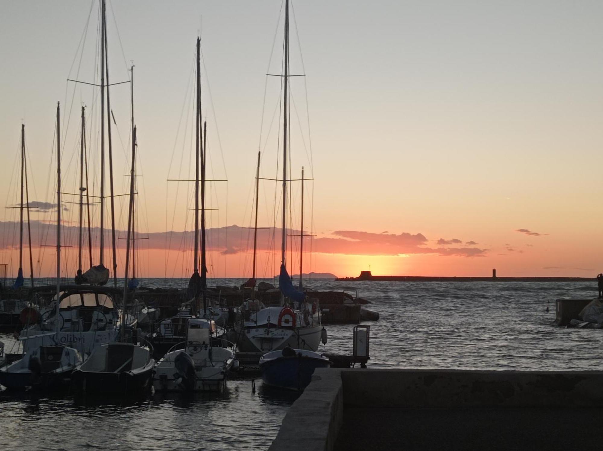 Appartamento Con Incantevole Vista Mare ลีวอร์โน ภายนอก รูปภาพ